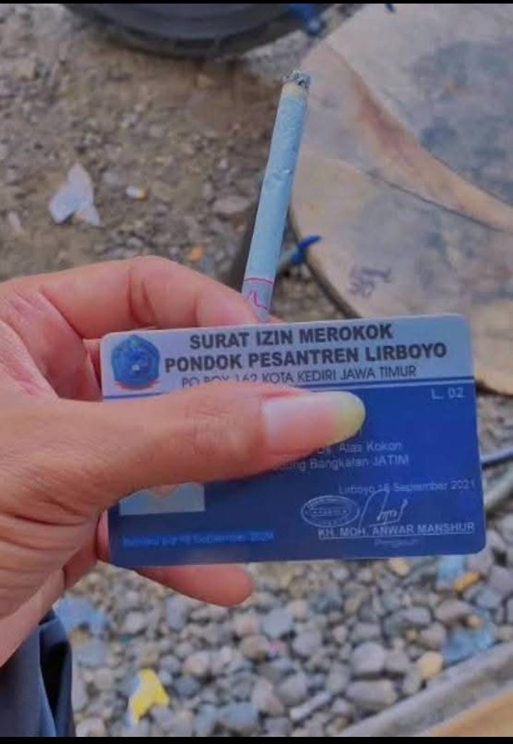 Klu soal izin Merokok buat Santri di Lirboyo  loe dukung siapa yai <a href="/narkosun/">narkosun</a> ?