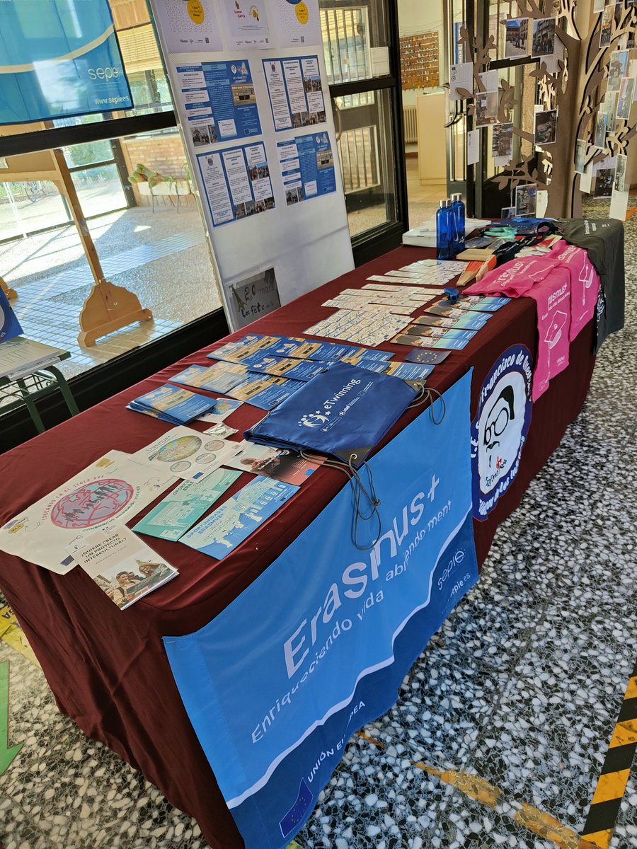 quevedo_ies's tweet photo. El IES Francisco de Quevedo, de Villanueva de los Infantes, Ciudad Real celebra los #ErasmusDays con unas jornadas de difusión y comunicación del proyecto Erasmus+. Los alumnos participantes explican su experiencia
@sepiegob https://t.co/gtbcH5LHJF