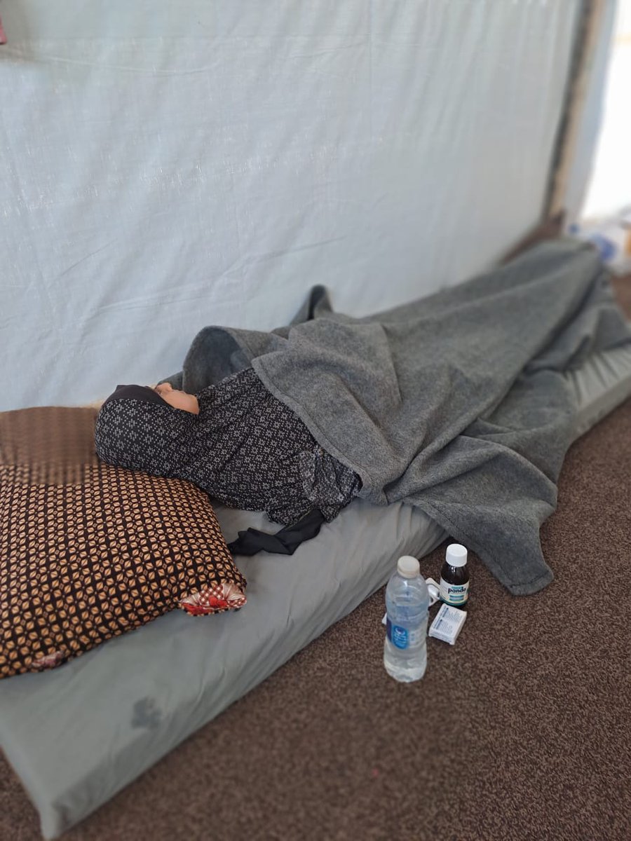 Nonoos84's tweet photo. There is no good in this world, while we in Gaza are dying of hunger, pain and cold in the tents.

If you see me, please pass my message to the world. Just put a dot, dot.

https://t.co/Kym4SZf5lH… https://t.co/gCabSEZ04y