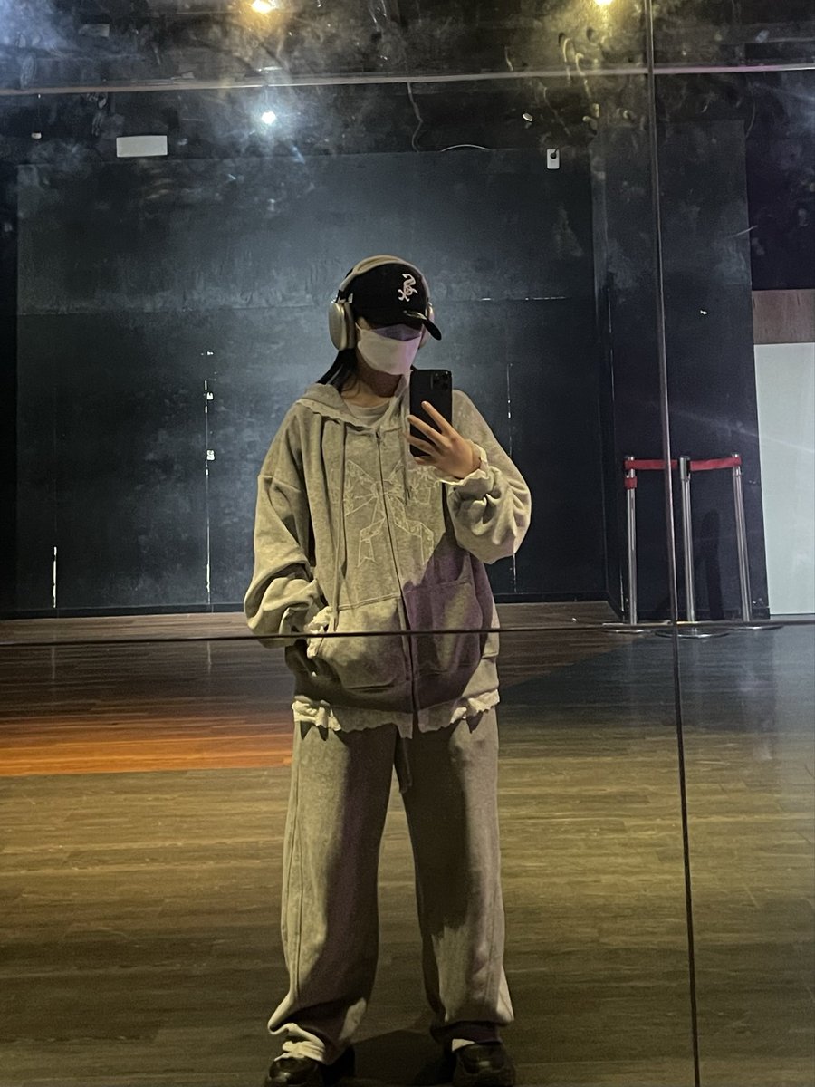 今日の19時に10月20日
優有妃生誕のセトリ発表します!!🎂💙
 #MEOWMEW