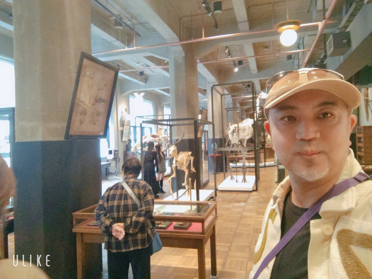 BooBooBoo0711's tweet image. 早くも東京に帰ってきました。
東京駅を見れたと喜んでくれる妹
あんまり歩けないから東京丸の内をふわっとまわっただけだけど ここでお兄は打ち水のイベントやってるのかーと嬉しそうな母
たいしたところまで連れていけないけどありがたさを感じながらの家族旅
またがんばる❗️