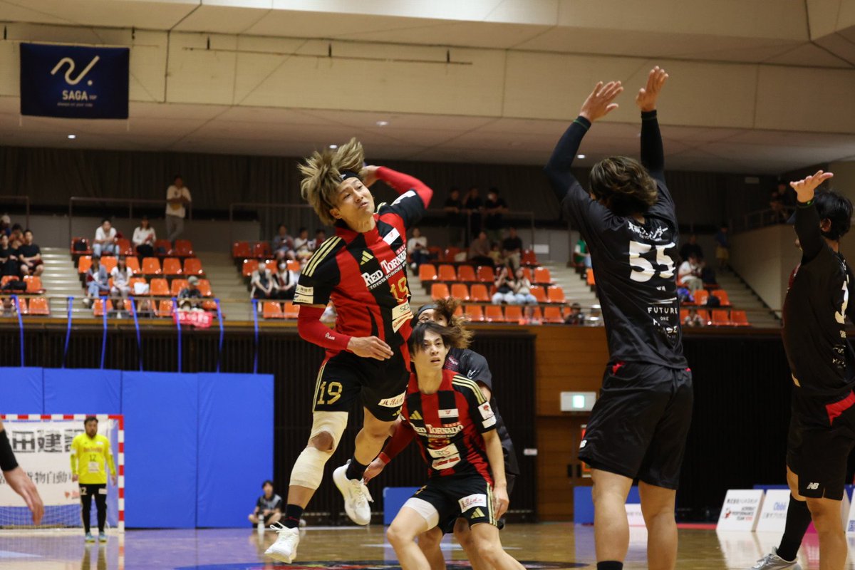 saga_handball's tweet photo. 【2025-26 リーグH男子 】
10/18(土) 14:00  スローオフ
レッドトルネード佐賀 対 豊田合成ブルーファルコン名古屋［会場：SAGAプラザ］
応援よろしくお願いします！
▽試合はLEAGUE H TVでライブ配信されます▽ https://t.co/NJ46njavAL
#リーグH
#津山弘也
#三重樹弥
#酒井翔一朗
#山口直輝 https://t.co/GQFAn4a2Kf