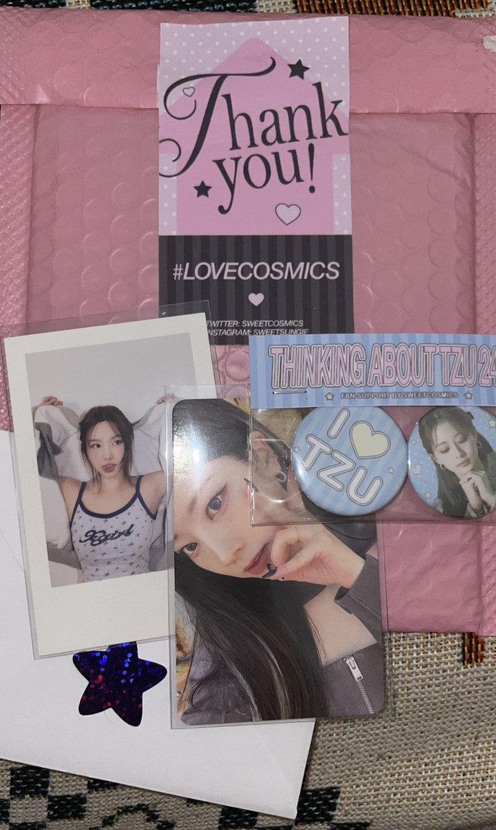 payecrx's tweet image. just received the cutest pcs! 
thank you @sweetcosmics for the Tzu badges and confetti 🥰🫶🏻

#lovecosmics
