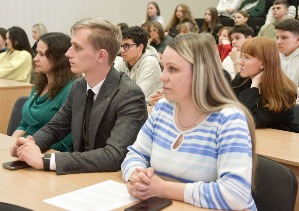 yo_vstu's tweet image. Диалоговая площадка «Разговор о важном: счастливая семья – сильное государство»

14.10.2025 г, в главном корпусе УО ВГТУ прошла диалоговая площадка «Разговор о важном: счастливая семья – сильное государство».
vstu.by/news/3361-dial…