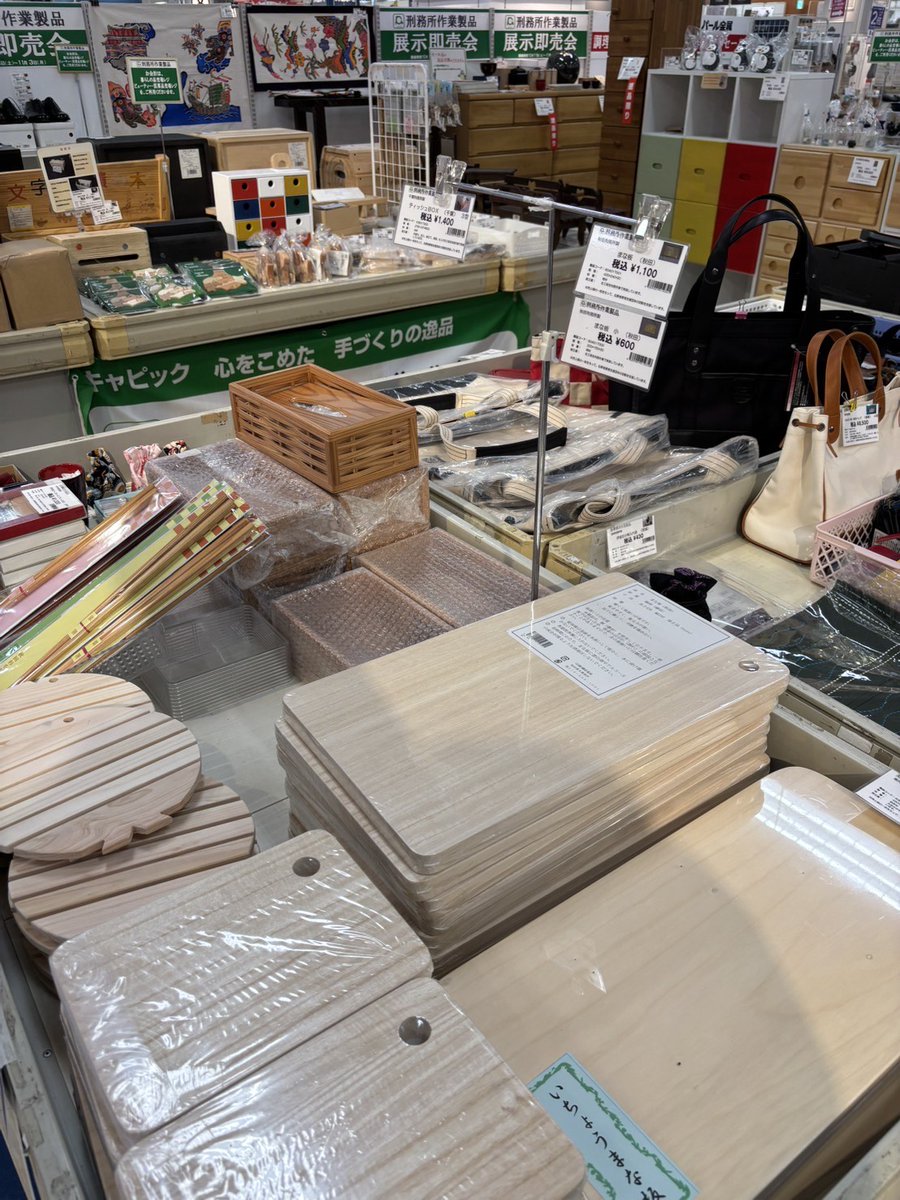 Capicmorioka's tweet photo. 先週末は、たくさんのご来場ありがとうございます！
新たに製品を補充しておりますので、期間中の来場をお待ちしておりますm(__) m
＃即売会　＃CAPIC　＃イオン前沢店　＃奥州市 https://t.co/EMtYpKM4ri