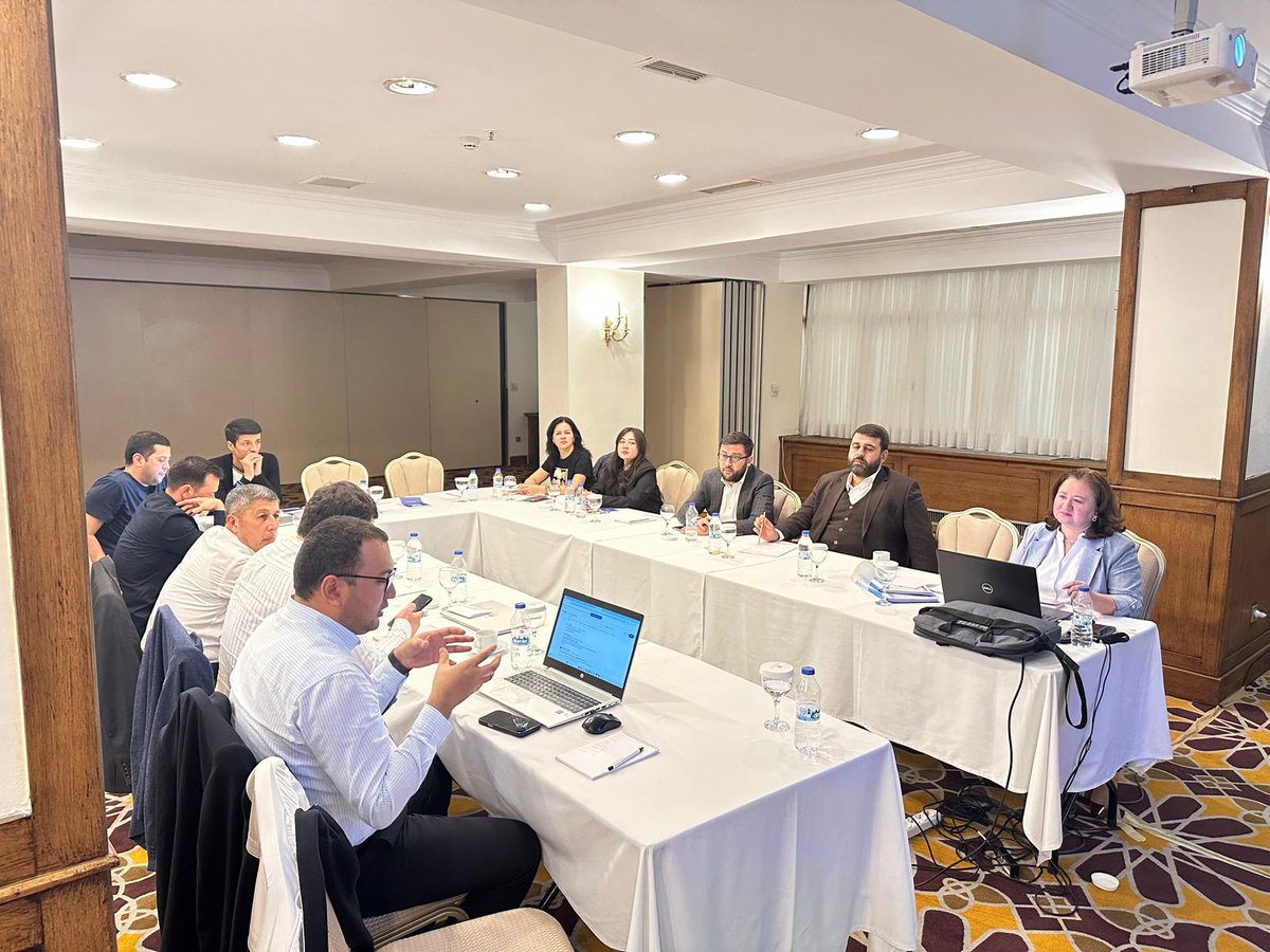 “Dilde, Fikirde, İşte Birlik”

Baromuz Türk Dünyası Komisyonu’nun ata yurdumuz Özbekistan Türk’ü soydaşlarımız için tertiplediği seminer programının son günü, komisyon başkanı Av. Faruk Keleştimur’un açılış konuşmasıyla başladı.

Sonrasında Kamu İhale Kurumu mensuplarından