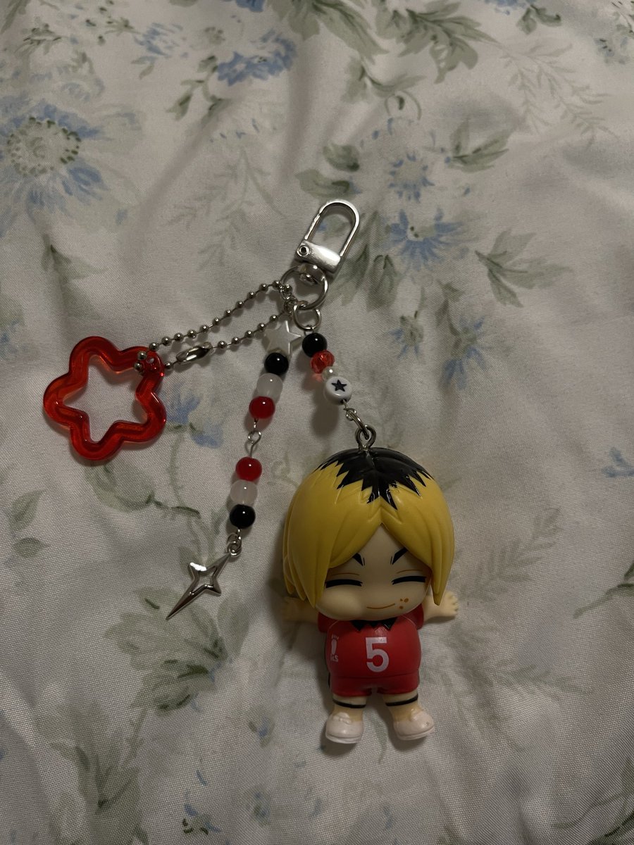 fleurstxr's tweet photo. happy birthday to my lovely husband. i love you so much ken ken. i’m so happy to have celebrated your birthday with your these past 6 years❤️🫂. #kenic #happybirthdaykenma #myhusband #孤爪研磨 #kodzuken🍎🍞 https://t.co/kQGRyw09LL