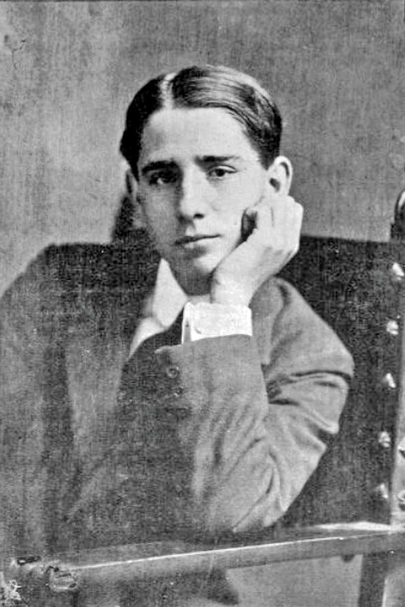 ☑️José María Romero Martínez, el poeta que encendió la llama de la Generación del 27.

En febrero de 1913, desde las páginas de la revista "La Exposición", podía leerse: “Este joven poeta, que —como dijo Muñoz San Román al presentarle en el Ateneo— empieza por donde acaban otros