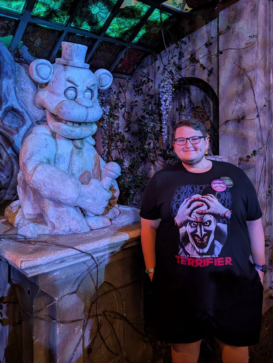 I've always said there's one franchise that would get me to Halloween Horror Nights and it finally happened!

The house is phenomenal I went through many times and I even had an interaction with Chica during where she gave me a boop after I told her hi and that made my night ❤️❤️