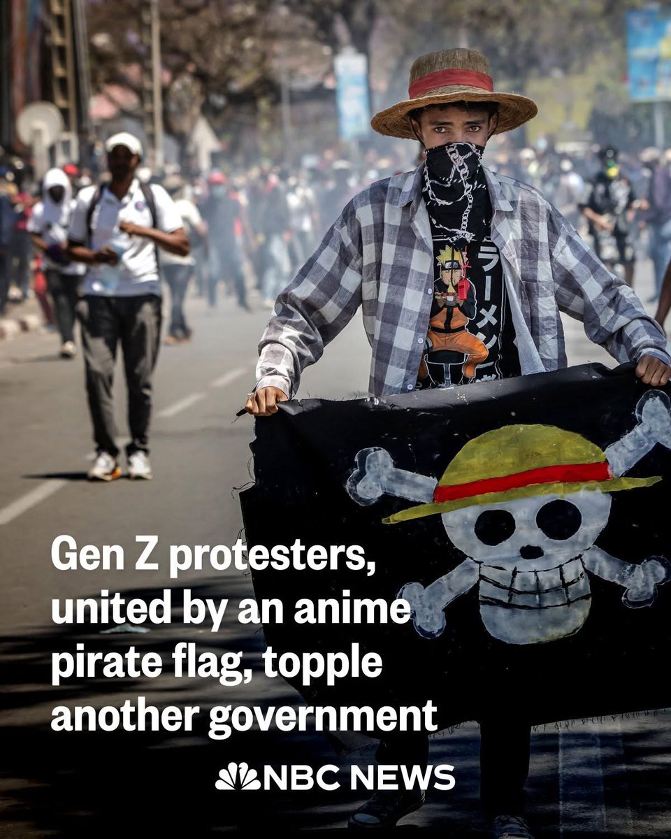 Kahamsha's tweet image. What reality am I living in?!? One Piece continues to be a global symbol for protesting!! This time its Madagascar!! #ONEPIECE