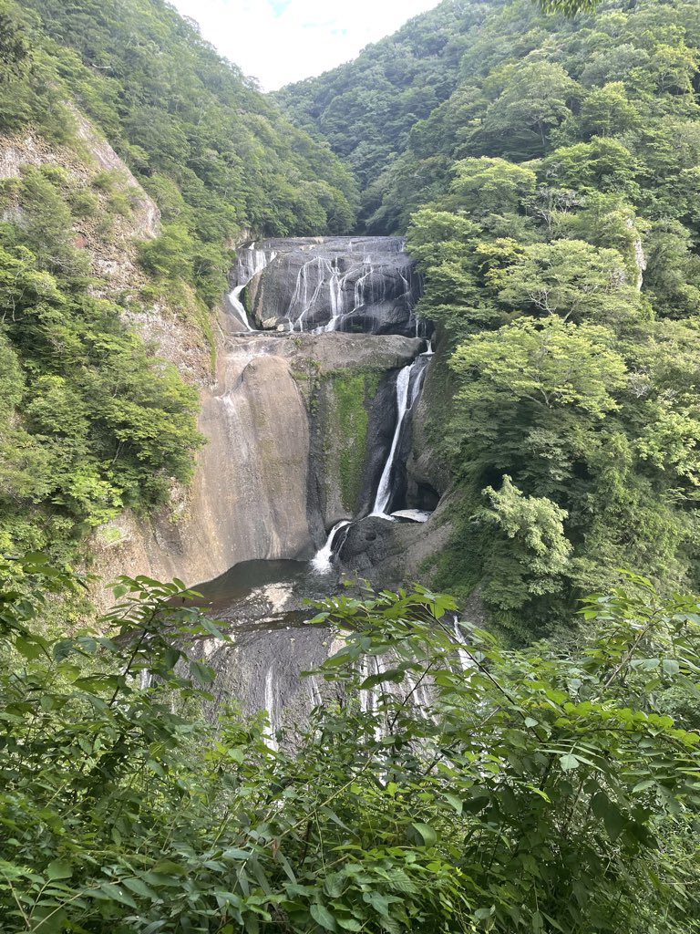 s0930s1's tweet photo. お疲れ様です。

暫くの間デジタルデトックスをしてました。

応援して頂いてた方々更新出来ずにすみません🙇

滝。。。。。
落ちる所迄堕ちてます。。。。。

稼働再開です。 https://t.co/1cX0xbIaWI