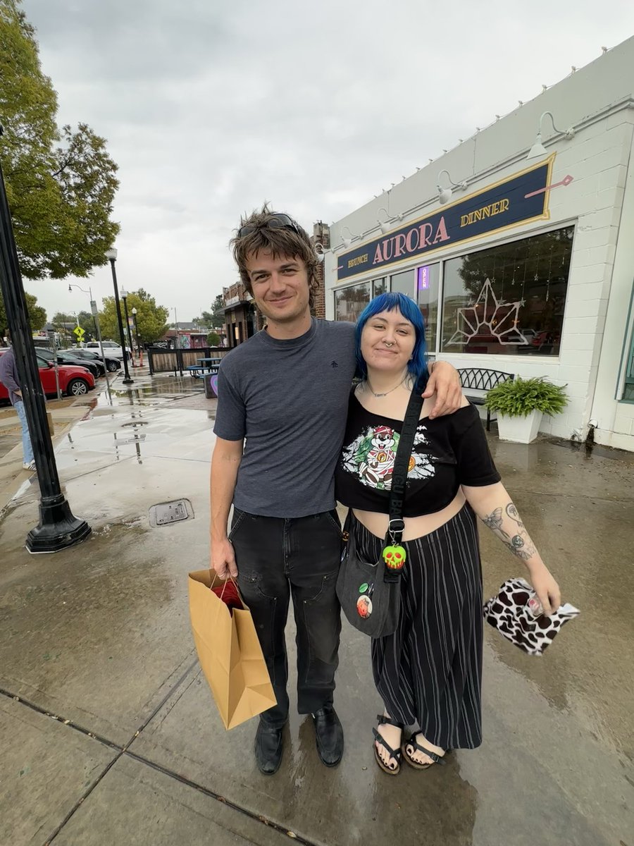 yourlocalmime's tweet photo. met pookie on Monday before going to his show in OKC 🤓🖤 https://t.co/4jO7SXx9hq