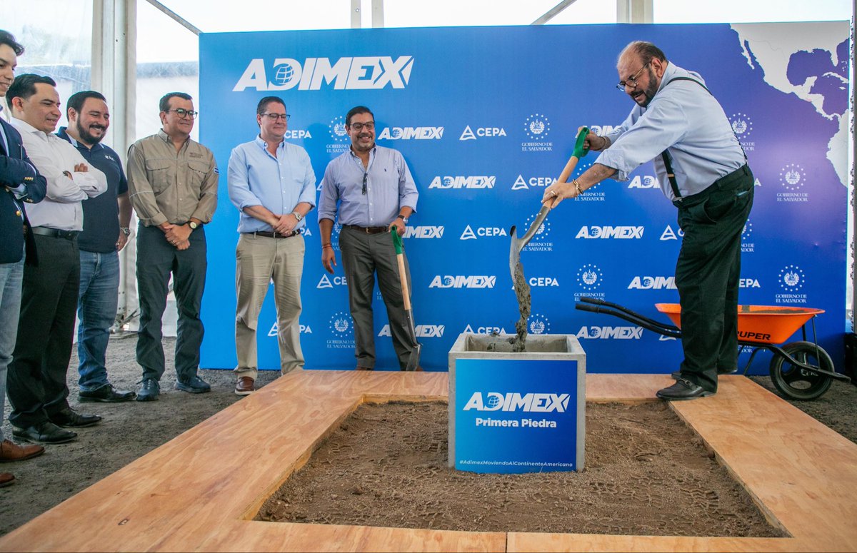 La sociedad ADIMEX <a href="/adimexsv/">Adimexsv 🇸🇻</a> , colocó la primera piedra del proyecto de ampliación de la terminal de carga del Aeropuerto Internacional Monseñor Romero.  El Secretario de Comercio e Inversiones Miguel Kattan <a href="/MiguelKattan1/">Miguel Kattan</a> , participó en el lanzamiento de este proyecto que supera