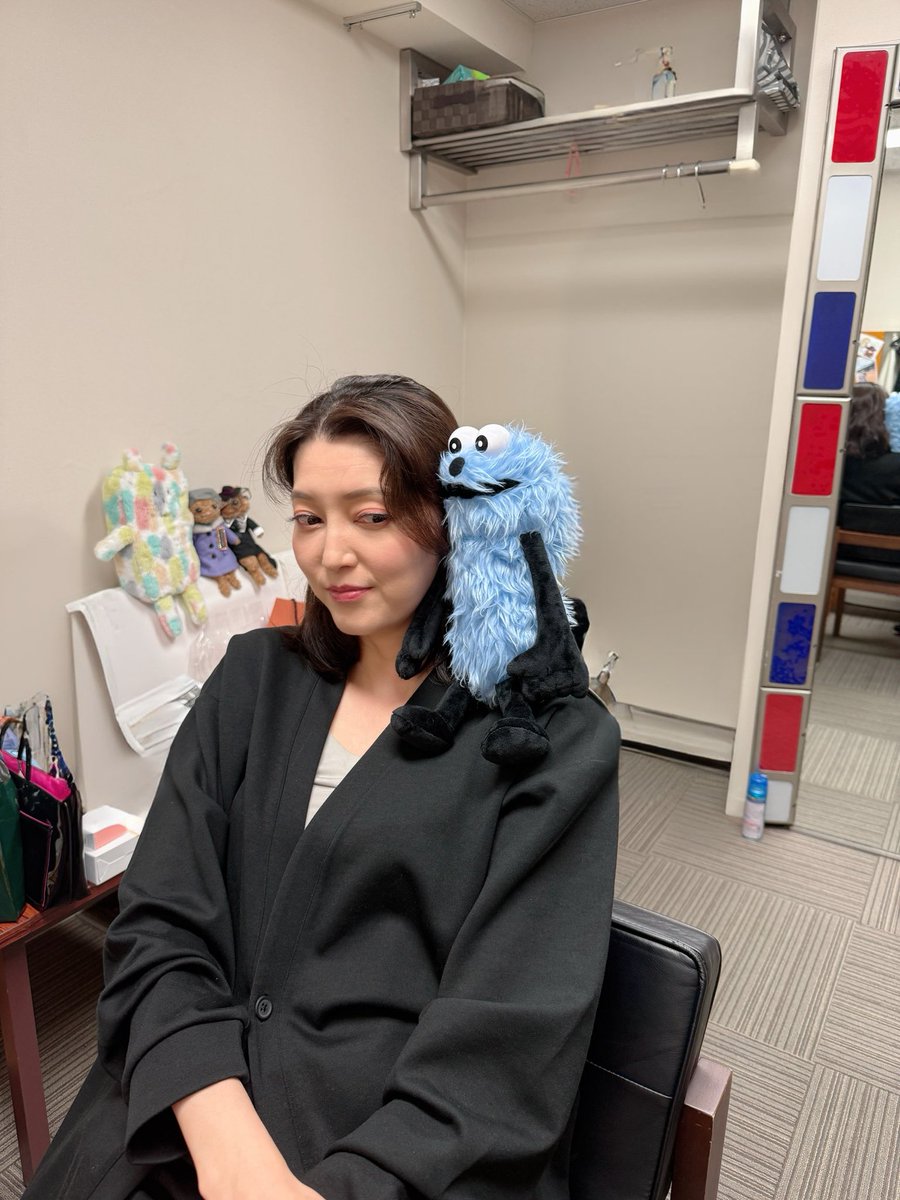 asakamanatomg's tweet photo. 曇り空ですが、今日からまた！
ハガネの淑女ではございますが、
楽屋では相棒の囁きを聞いたり、タカイタカイとかもします。
全てはより良き世界のために。
今週もお待ちしております。
#ミュージカルSPY https://t.co/xqTyM9tcQI