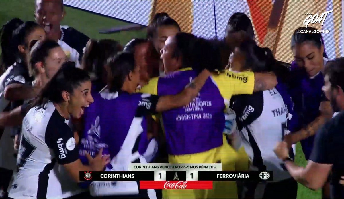 elyelsccp's tweet image. -Corinthians feminino indo pra mais uma final de libertadores femina.
- Corinthians masculino tomando 2x0 do santos.

Só as brabas honram a camisa do Corinthians.