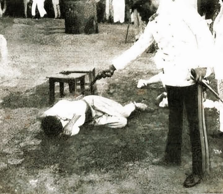 AÑO 1917 Asunción, el tiro de gracia a Gastón Gadín, sábado 01 de diciembre de 1917. El último fusilamiento en Paraguay.