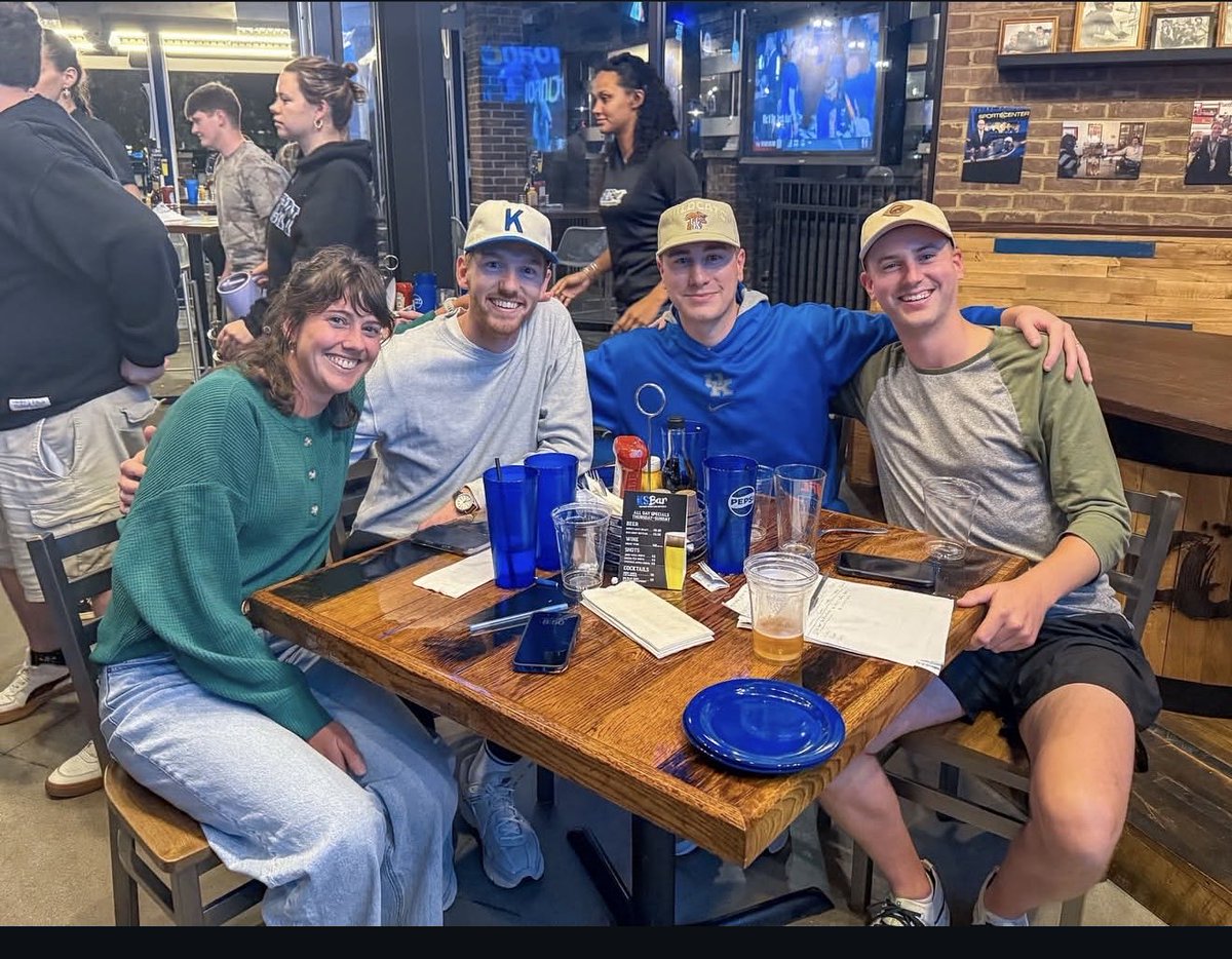 KySportsRadio's tweet photo. First time coming to Matt jones Trivia and the team of Jack Max takes the title and qualifies for the end of year finals

Strong work https://t.co/EfoczwteXZ