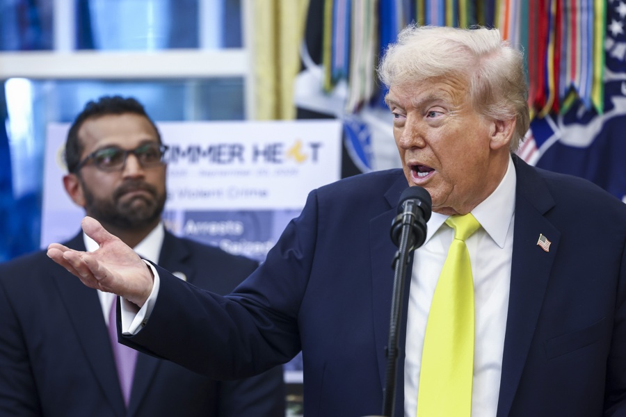 #Trump autoriza operaciones de la #CIA en #Venezuela y considera #ataques #terrestres shre.ink/oNCr
#15Oct EFE Trump asegura que estudia la posibilidad de llevar ataques contra "el narcotráfico" en tierra shre.ink/oNCr