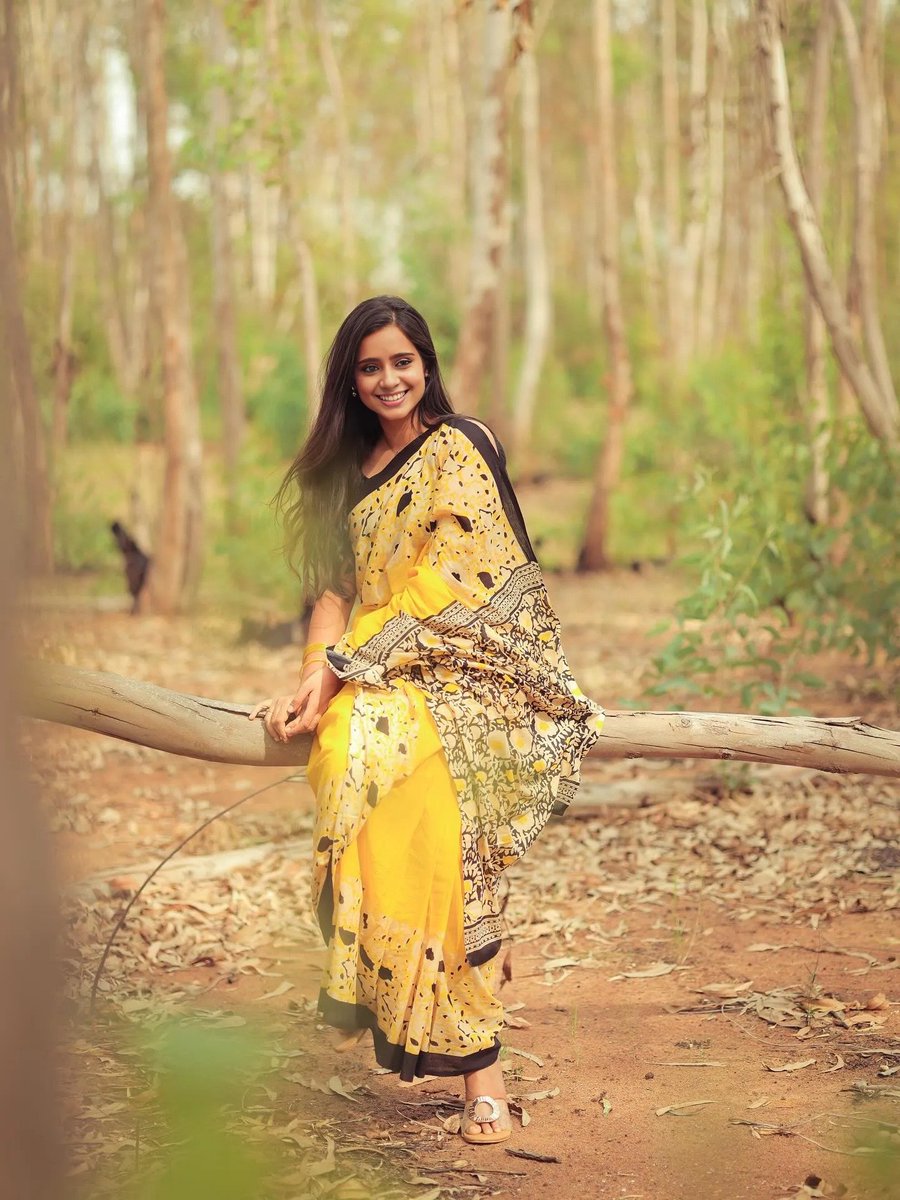 manisha_mithra's tweet photo. Life is tough, my darling, but so are you. #natureismagic #naturelovers #naturevibes #sareegirl #sareeblouse #sareestyles #sareelook #sareeflow #sareepose #sareemagic #sareetrends #sareeswag #sareeindia #traditionallook😍 #traditionalgirl #traditionalsaree #duskybeauty #Jailer https://t.co/1Ghc1SmgyB