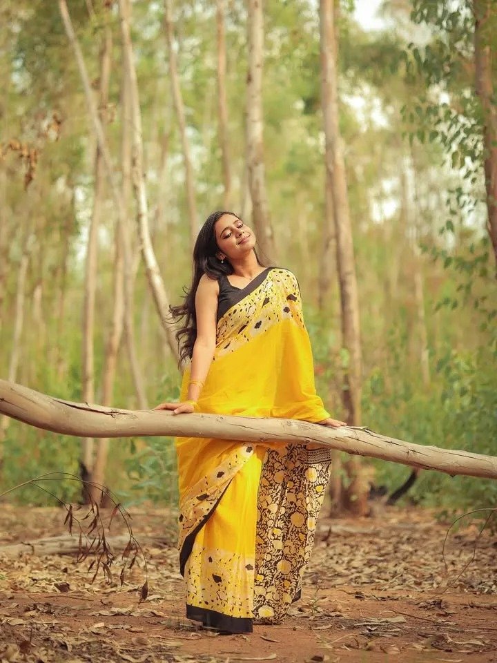 manisha_mithra's tweet photo. Life is tough, my darling, but so are you. #natureismagic #naturelovers #naturevibes #sareegirl #sareeblouse #sareestyles #sareelook #sareeflow #sareepose #sareemagic #sareetrends #sareeswag #sareeindia #traditionallook😍 #traditionalgirl #traditionalsaree #duskybeauty #Jailer https://t.co/1Ghc1SmgyB
