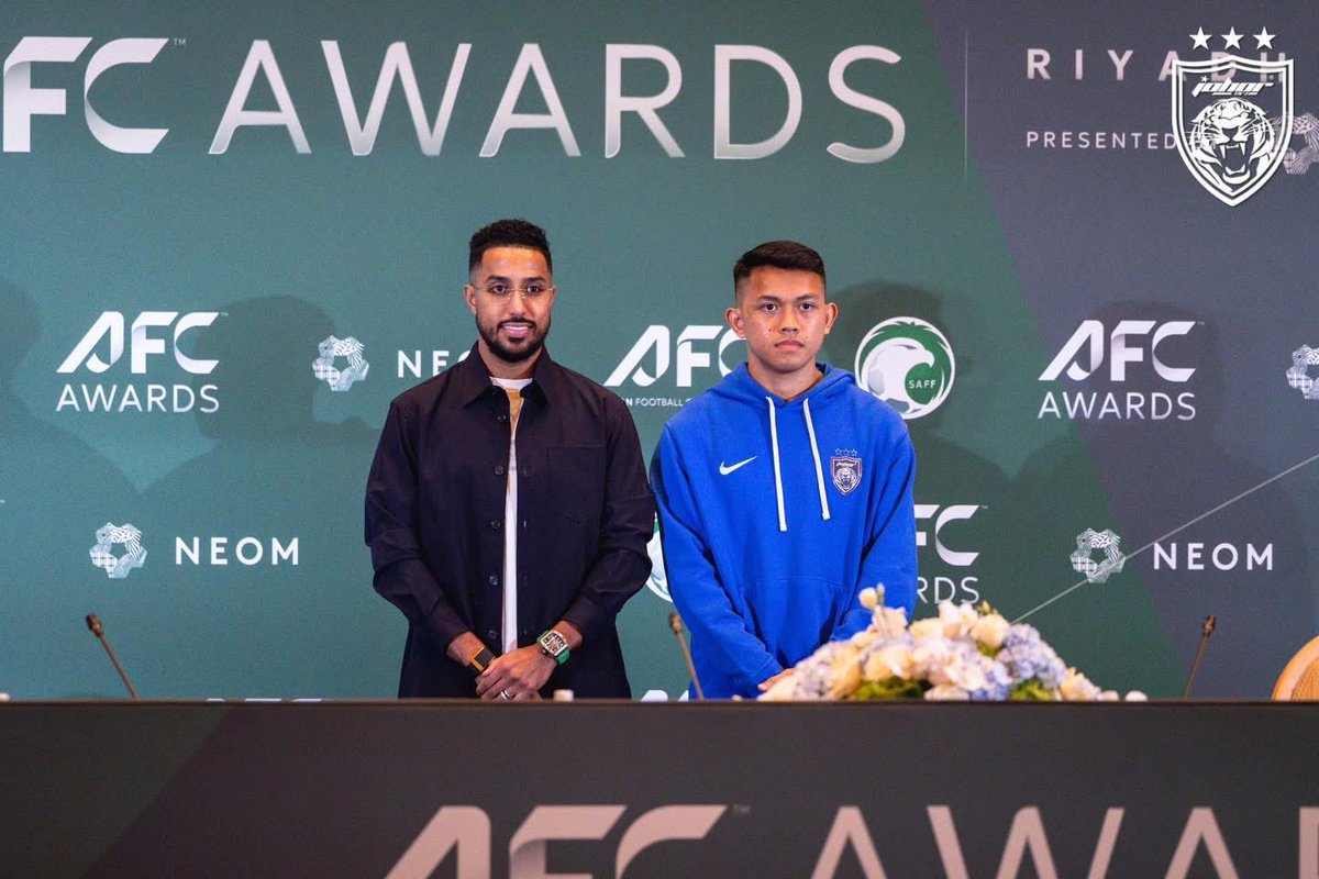 OfficialJohor's tweet photo. ARIF AIMAN AT AFC AWARDS 2025 PRESS CONFERENCE 

Johor Darul Ta'zim FC (JDT) player Arif Aiman Hanapi spoke to the media ahead of the AFC Awards 2025 in Riyadh, Saudi Arabia.

Arif was nominated for the prestigious AFC Player of the Year 2025 award along with Qatar's Akram Afif and Saudi Arabia's Salem Al Dawsari. Luaskan Kuasamu Johor.

More photos at https://t.co/HBpuYem585