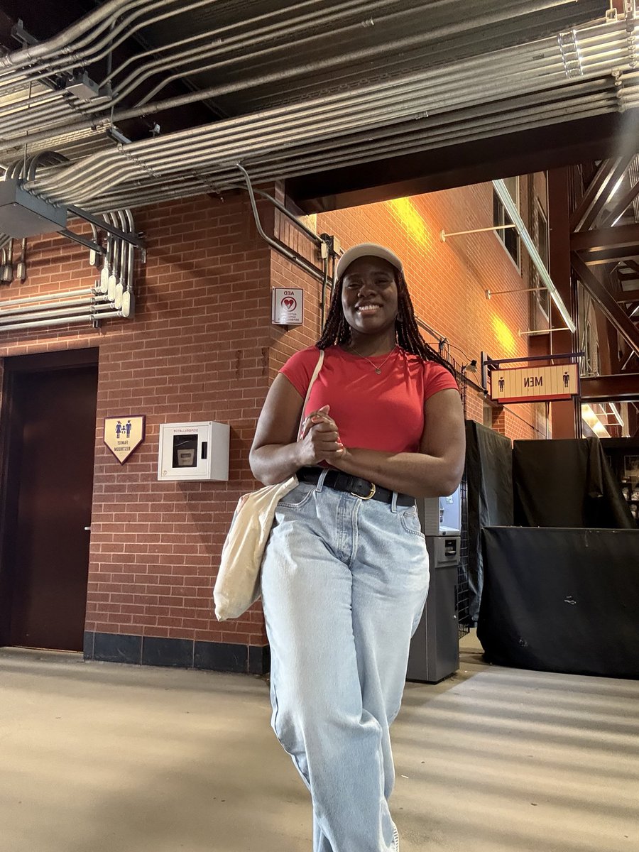 javannahev's tweet image. I had such a fun time filming on my favorite show 👏🏾 #AbbottElementary