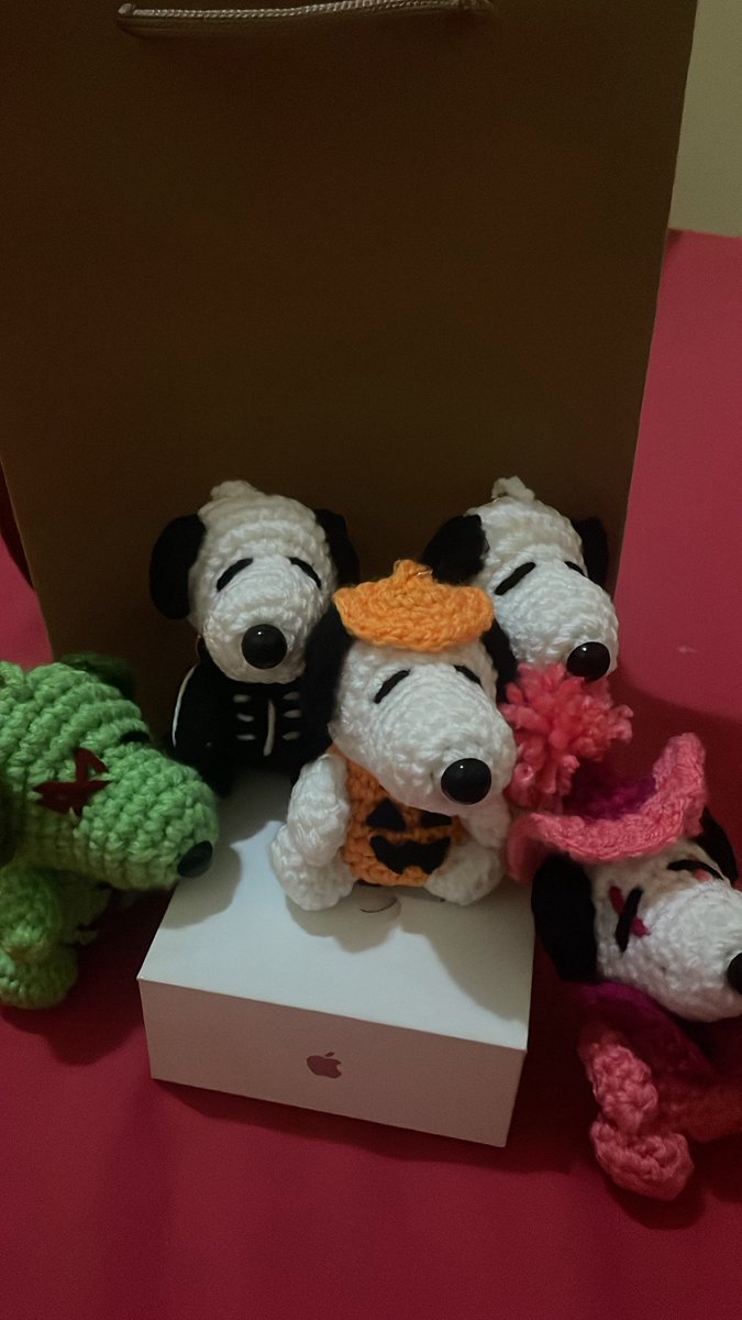 lealale_'s tweet photo. pedí un snoopy y me regalo todos los que salían en la imagen junto con otro regalito🥹🥹❤️ https://t.co/d3zognvyqS