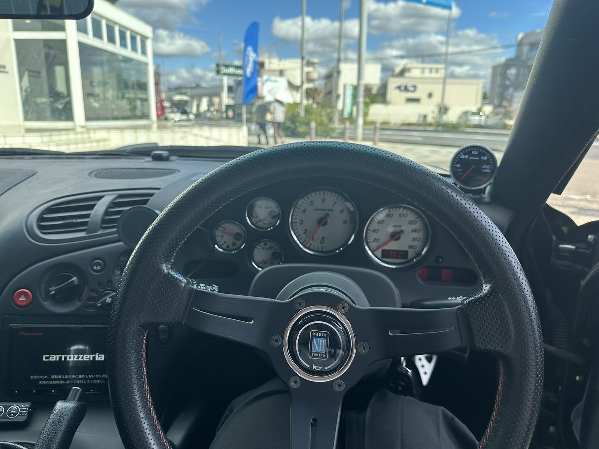 FDの運転席新鮮で良き
メーターめっちゃかっこいいけど
ケツがでかいからフルバケ乗り降り難しい(痩せろ)