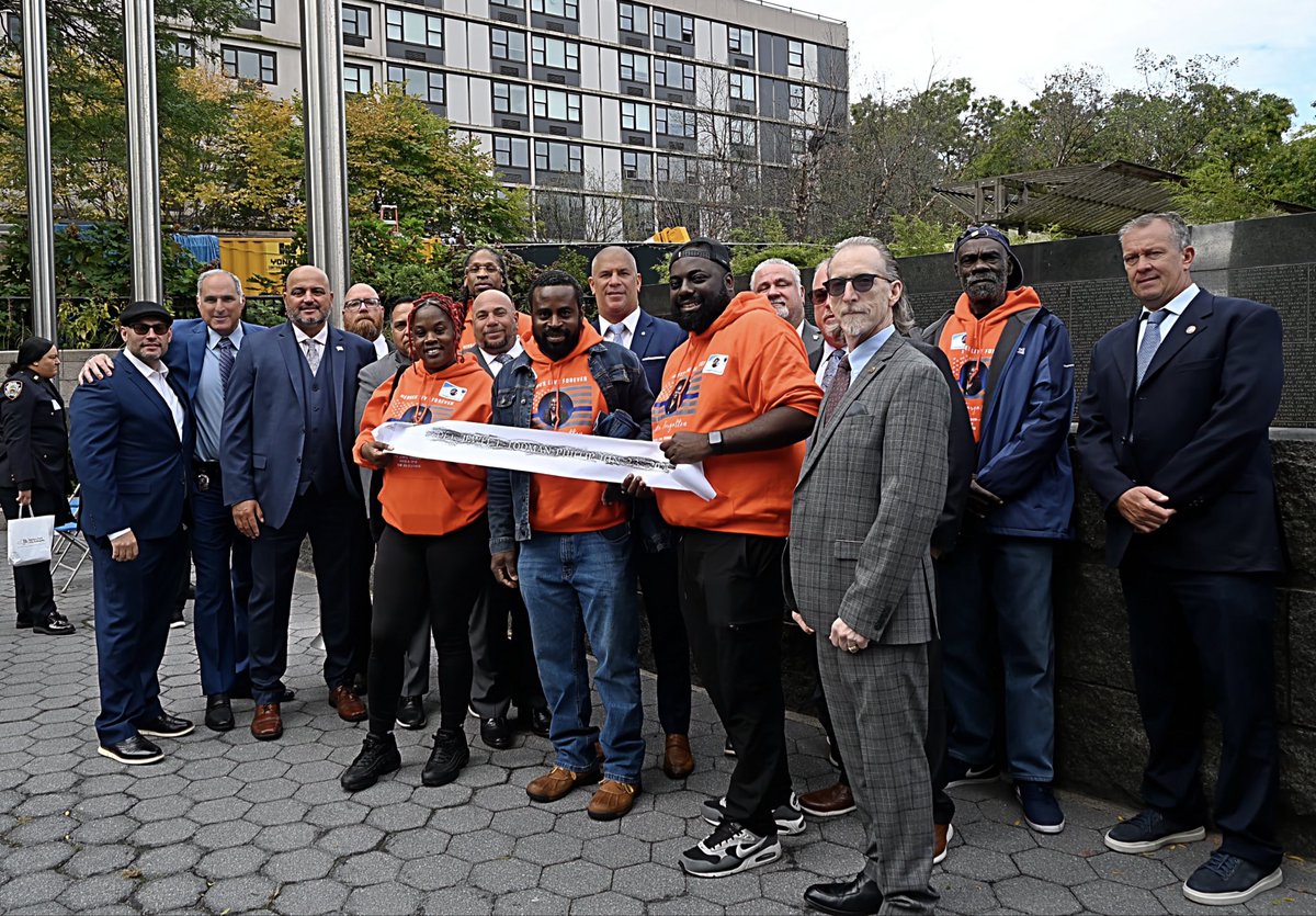 NYCPDDEA's tweet image. DEA Board Officers were honored to stand alongside the families of fallen Detectives and Finest of all ranks as new names were added to the Police Memorial Wall in Battery Park City. The union remains steadfast in its solemn vow to #NeverForget — and to forever stand with the…