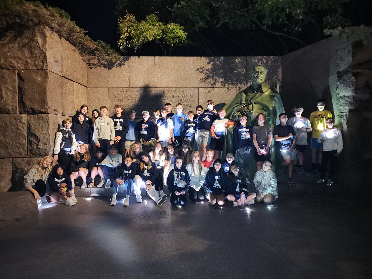 coachmal1's tweet photo. A few group night time pics from bus 4 https://t.co/ylMBvNeqEg