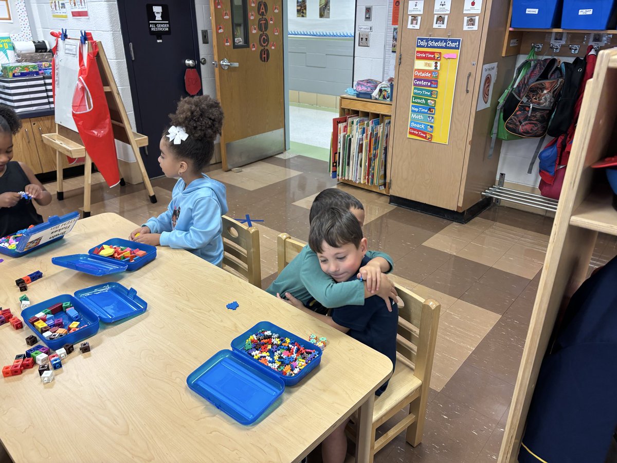 Pictured here: Students in Mrs. Sindoni’s PreK class, highly engaged in their STEM kits this morning!! 😊⭐️🐳 <a href="/GreeceELC/">Greece Community Early Learning Center (ELC)</a> <a href="/GCSDcommschools/">GCSD Community Schools</a> <a href="/GreeceCentral/">Greece Central</a>