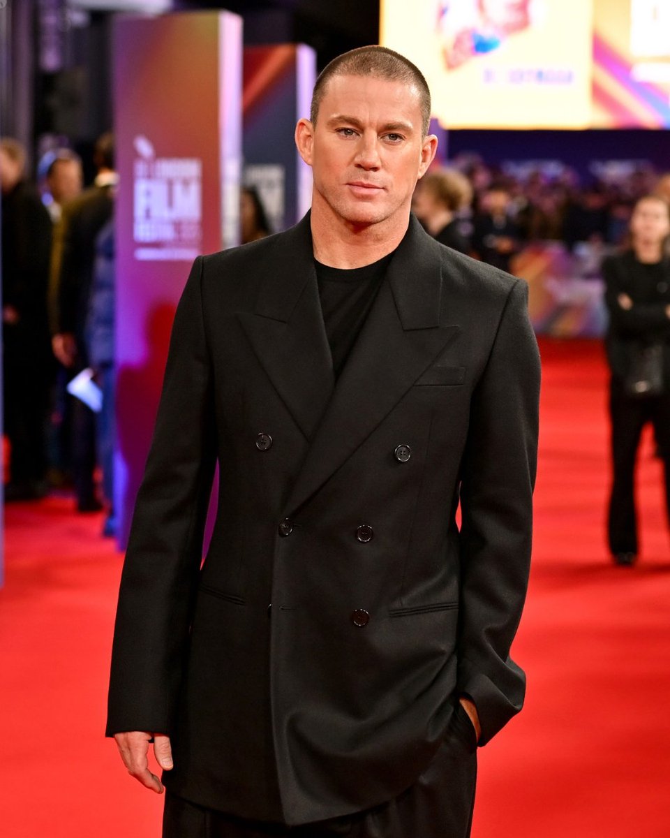 RoofmanMovie's tweet photo. Caught red handed. The #Roofman team lit up the red carpet last night at the London Film Festival. #LFF https://t.co/uWEiBVEsic