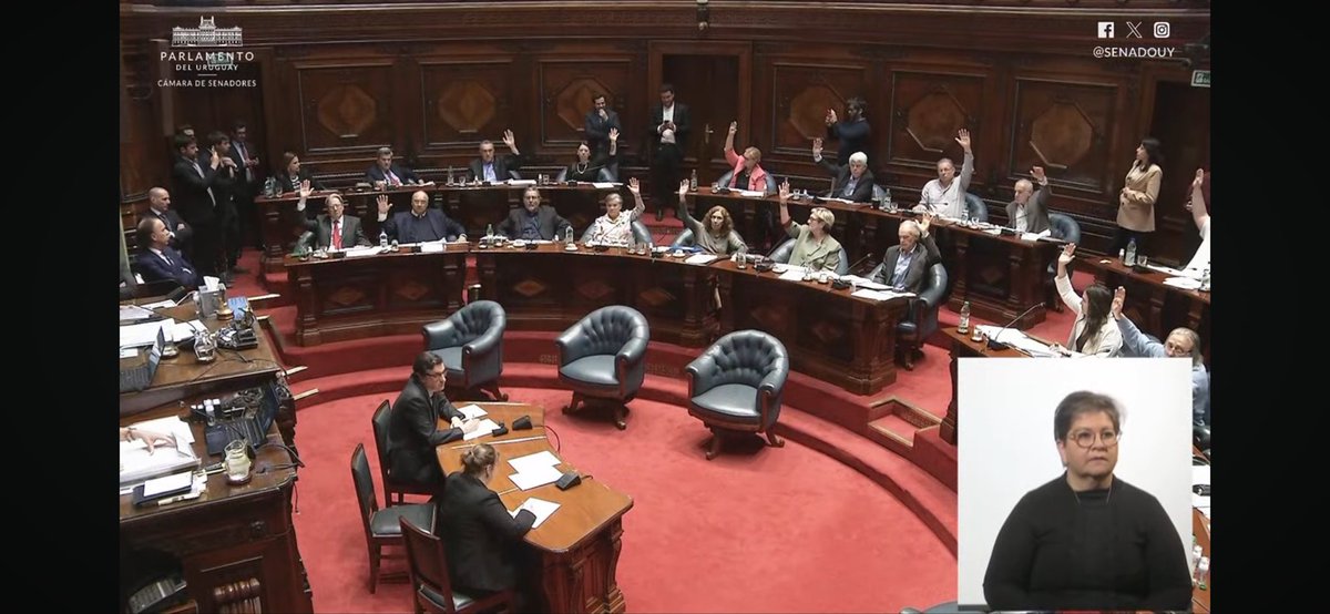 LA EUTANASIA ES LEY 🟠

A partir de hoy, todos los uruguayos somos libres de determinar nuestra muerte con dignidad.

Primer país de América Latina. De esos días que te dan orgullo ser uruguayo 🇺🇾