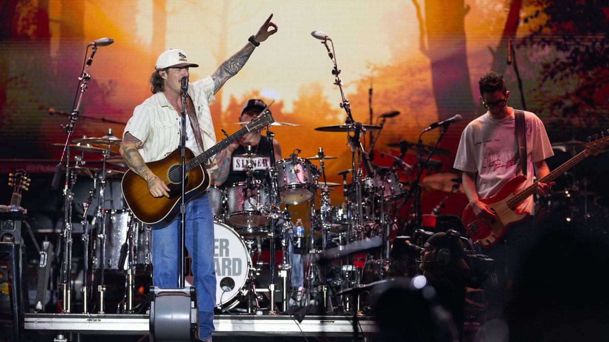 reelwavemedia's tweet photo. Luke Bryan's Farm Tour 2025 featuring Tyler Hubbard, Zach John King , The Peach Pickers, and DJ Rock https://t.co/xCnLpMngwj