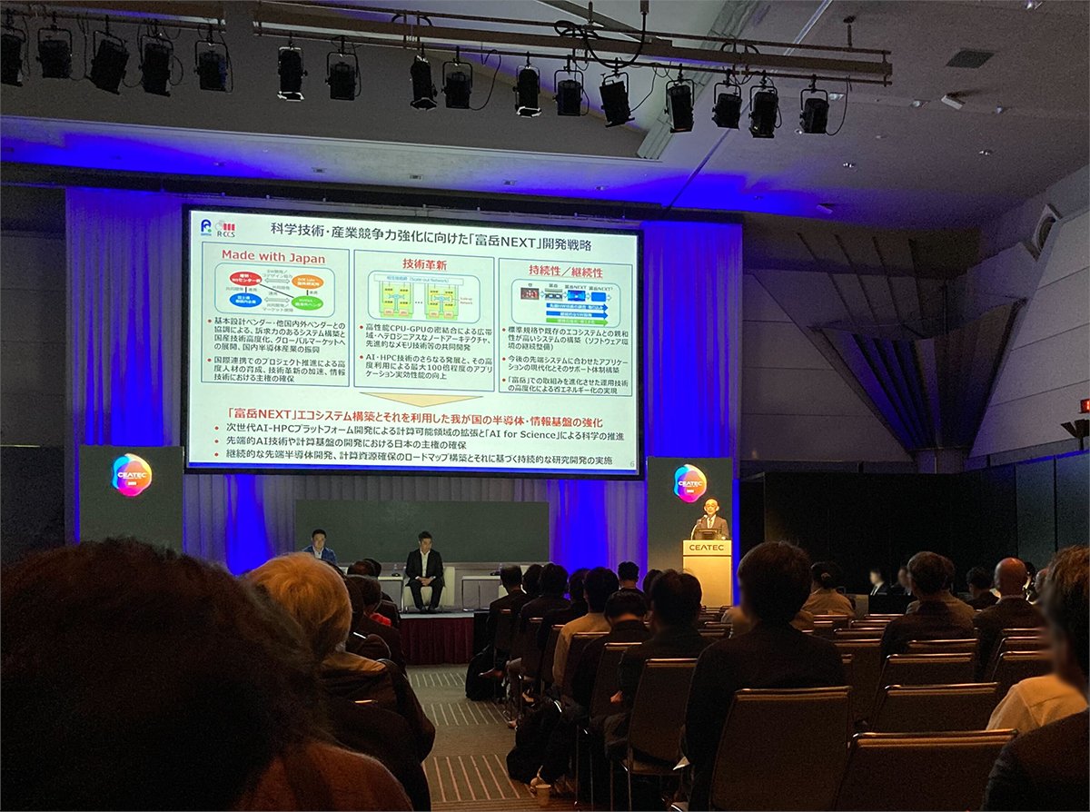RIKEN_RCCS's tweet photo. ＼#CEATEC 開催中／

🎤コンファレンス
【次世代コンピューティングのフロンティア ～理研が取り組む計算可能領域の拡張～】

始まりました！多くのお客様に参加いただいており、関心の高さがうかがえます😊
途中参加可能です。お申込みの上ぜひお越しください！

👇申込み
https://t.co/2l5kx0hIBn https://t.co/wDoncTqISy