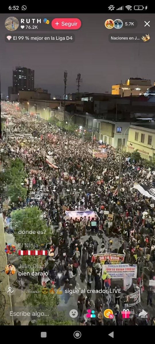 Se calcula un poco mas de 100 mil peruanos que se congregaron que en centro de lima para manifestarse contra el régimen corrupta y asesina!

#Marcha15Octubre Plaza San Martín Av. Abancay #merinazo #15Oct #tomalacalle