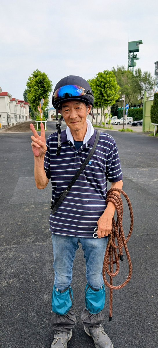 札幌競馬場を退厩する際に

「実は来月から、須貝厩舎でヘルパーとしてお世話になる予定なんです」と

また須貝厩舎で働いてる姿を見れるだけでも、今浪さんファンは嬉しい事ですね

#今浪さん 
#今浪隆利厩務員
#須貝厩舎
#ゴールドシップ 
#ソダシ
#レッドリヴェール
