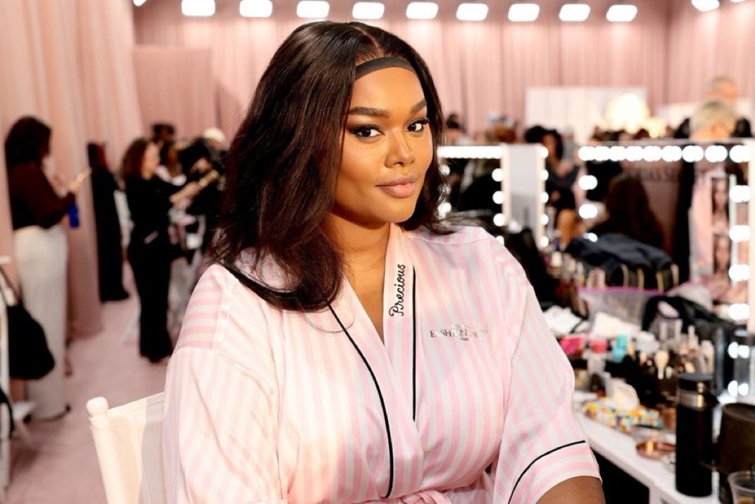 Black American Models dominating at the Victoria Secret Fashion Show…

#angelreese #arwings #VSFashionShow