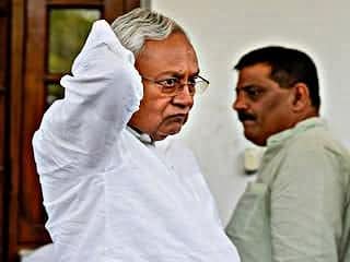 अब तो बस कुछ कदम दूर है बदलाव का वक्त...
लोकसभा में NDA की नाव डगमगा रही है — अब सिर्फ 290 सांसद बचे हैं!

मोदी सरकार के गिरने में सिर्फ 18 सांसदों की दूरी रह गई है।

नीतीश कुमार का पलटना सिर्फ एक शुरुआत है...

जैसे-जैसे सत्ता का डर कम होगा, वैसे-वैसे
ED-सीबीआई की जंजीरें टूटेंगी