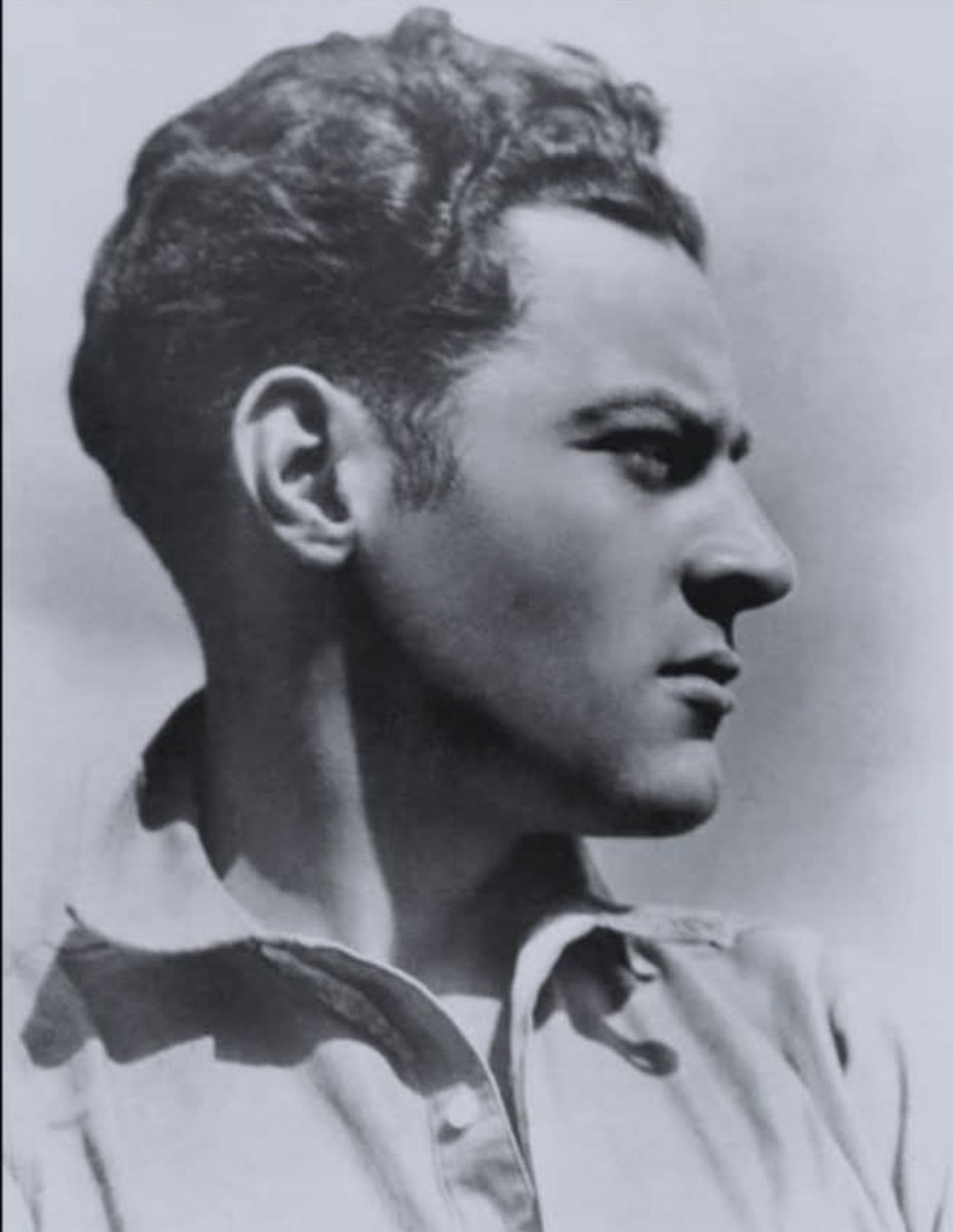Periódico Invasor (@invasorpress) on Twitter photo 15 de octubre de 1923. Julio Antonio Mella con solo 20 años, lideró el Primer Congreso Nacional de Estudiantes en el Aula Magna de la Universidad de La Habana.
Este fue el inicio del movimiento estudiantil revolucionario en Cuba.
#TenemosMemoria
<a href="/rocdecubano/">Roberto Carlos</a> 15 de octubre de 1923. Julio Antonio Mella con solo 20 años, lideró el Primer Congreso Nacional de Estudiantes en el Aula Magna de la Universidad de La Habana.
Este fue el inicio del movimiento estudiantil revolucionario en Cuba.
#TenemosMemoria
<a href="/rocdecubano/">Roberto Carlos</a>