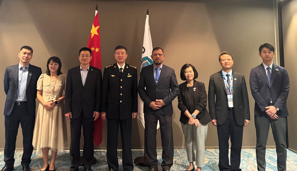 recaapisc's tweet photo. Executive Director of ReCAAPISC, Mr Vijay D Chafekar held a bilateral talk with Mr Chen Chuanquan, Director General, Guangdong Maritime Safety Administration of China at the 21st #HACGAM.
Updated Mr Chen on the latest situation of armed robbery against ships in Asia, and expressed appreciation for China’s contribution towards ReCAAP ISC’s efforts in ensuring timely and accurate information sharing, and continued support of the Centre's capacity building activities.
#ReCAAPISC #HACGAM #bilateral #meeting #maritime #piracy #shipping #searobbery #maritimesecurity