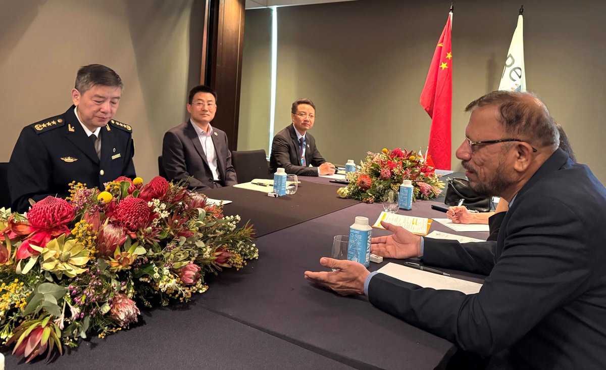 recaapisc's tweet photo. Executive Director of ReCAAPISC, Mr Vijay D Chafekar held a bilateral talk with Mr Chen Chuanquan, Director General, Guangdong Maritime Safety Administration of China at the 21st #HACGAM.
Updated Mr Chen on the latest situation of armed robbery against ships in Asia, and expressed appreciation for China’s contribution towards ReCAAP ISC’s efforts in ensuring timely and accurate information sharing, and continued support of the Centre's capacity building activities.
#ReCAAPISC #HACGAM #bilateral #meeting #maritime #piracy #shipping #searobbery #maritimesecurity