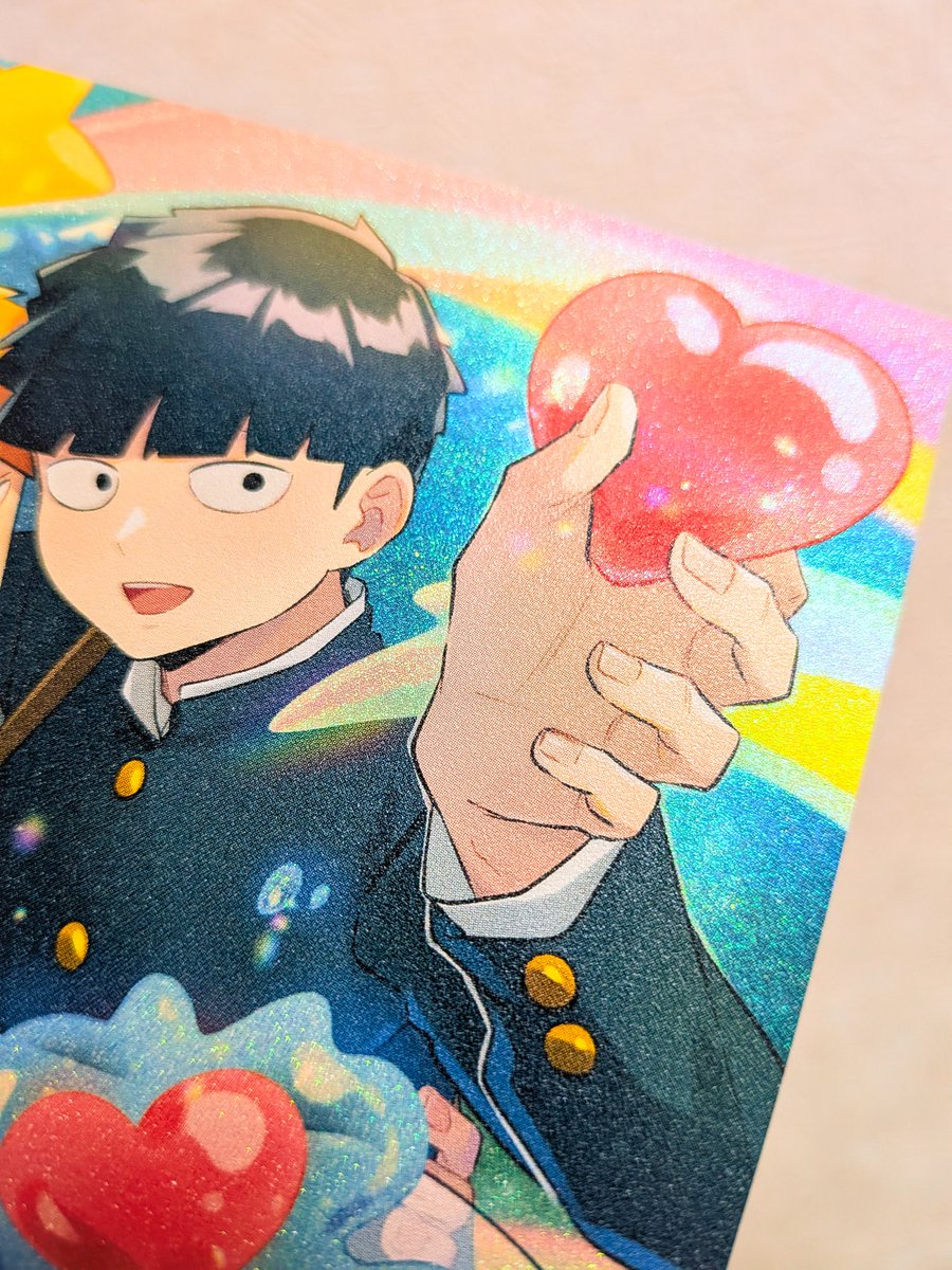 新刊にお付けするポスカ、写真じゃ伝わりづらいけどめちゃくちゃキラキラ✨