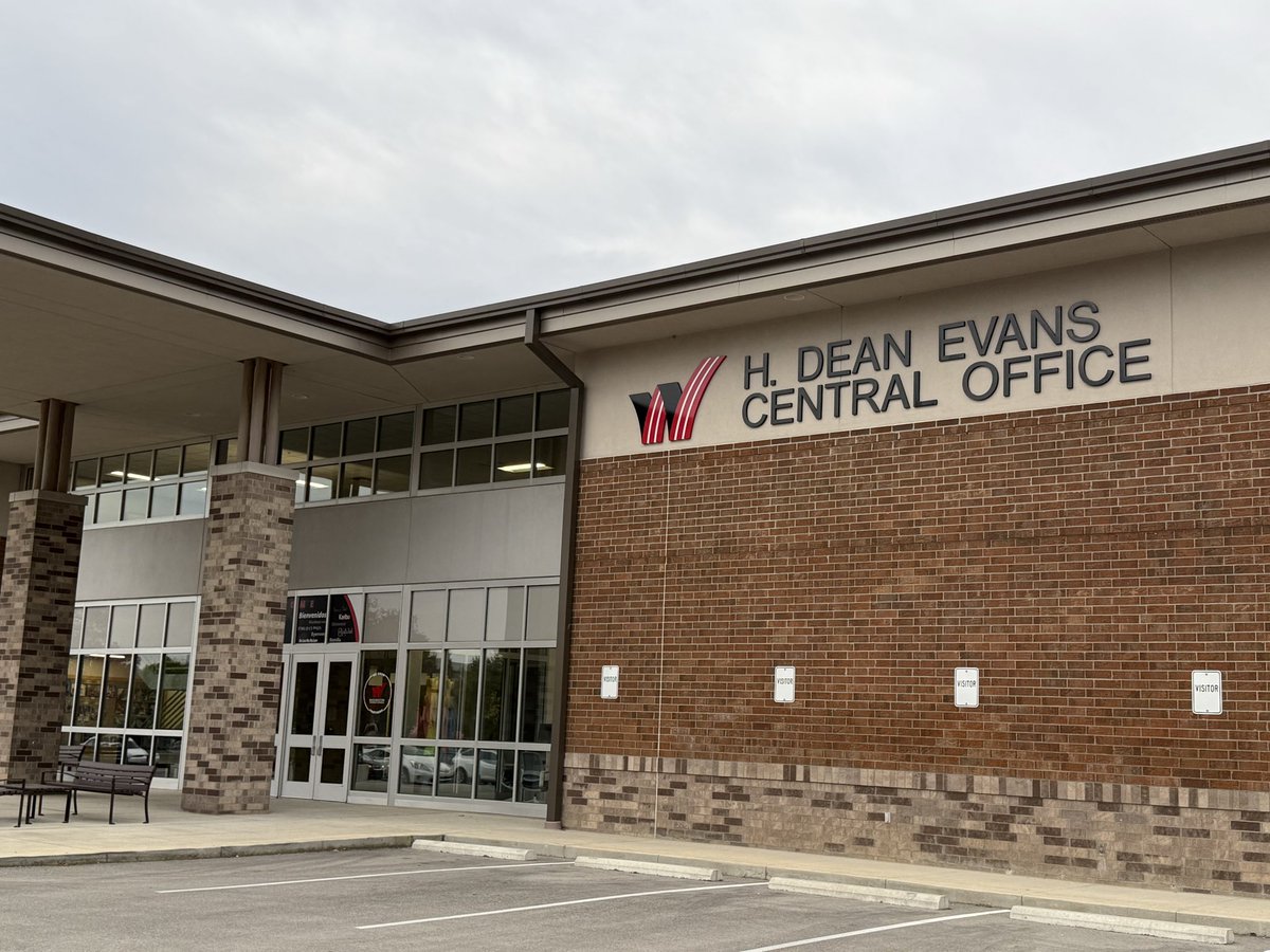 janenherndon's tweet photo. Grateful for the opportunity to present to the M.S.D. of Washington Township School Board on Senate Enrolled Act 1 and its impact on school finance. Great questions and engagement from the board!
#IndianaEducation #SEA1 https://t.co/3nYqy9xSfQ