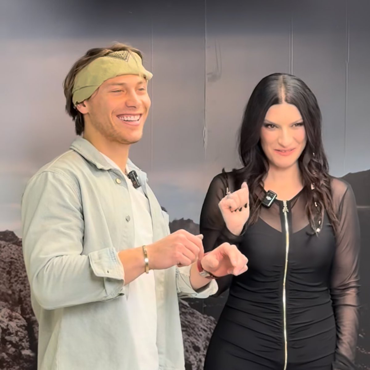 brendamonbe's tweet image. aldo pasó de cantar las de laura pausini en el gym a verla en persona JAJAJAJA él está cumpliendo su sueño 😂