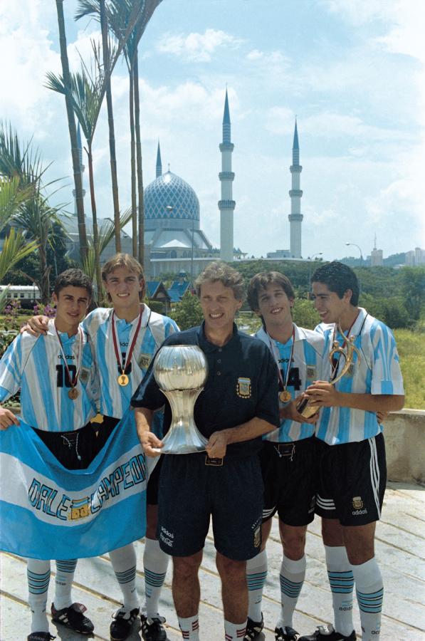 Diego Placente, seen here in front of the Putra Regency Hotel in Kangar (No. 4) and later celebrating with his winner’s medal in front of Masjid Shah Alam (No. 14), was part of the Argentina U20 squad that lifted the World Cup on Malaysian soil back in 1997.

This weekend, he has