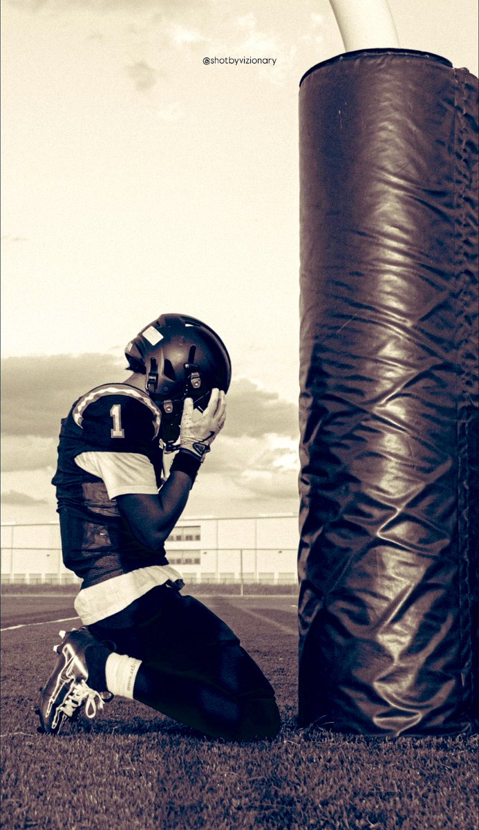 Kingstonraglin1's tweet photo. mid-season stats 7-0
760y,10tds,11rec,14car 
#extremlyblessed @Rivals 
@247Sports @247recruiting 
@TFloss32 @CoachWhitaker_ https://t.co/UawpyCHZ9P