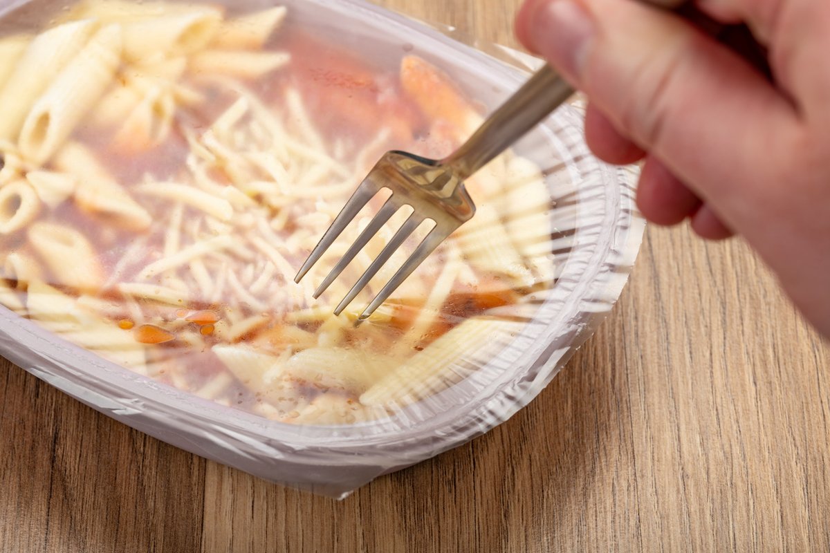dailyhornetnews's tweet image. Blue Apron and Marley Spoon customers should check their refrigerators and freezers for two types of heat-and-eat meal trays with riced cauliflower that may be contaminated with Listeria. #BlueApron #MarleySpoon #HeatAndEat #Listeria #Recall - dailyhornet.com/2025/blue-apro…