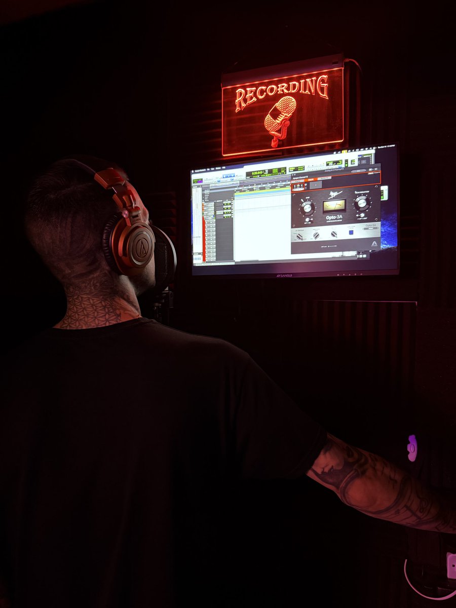 ManMadeAngel_'s tweet image. We are working on a new song 🎶