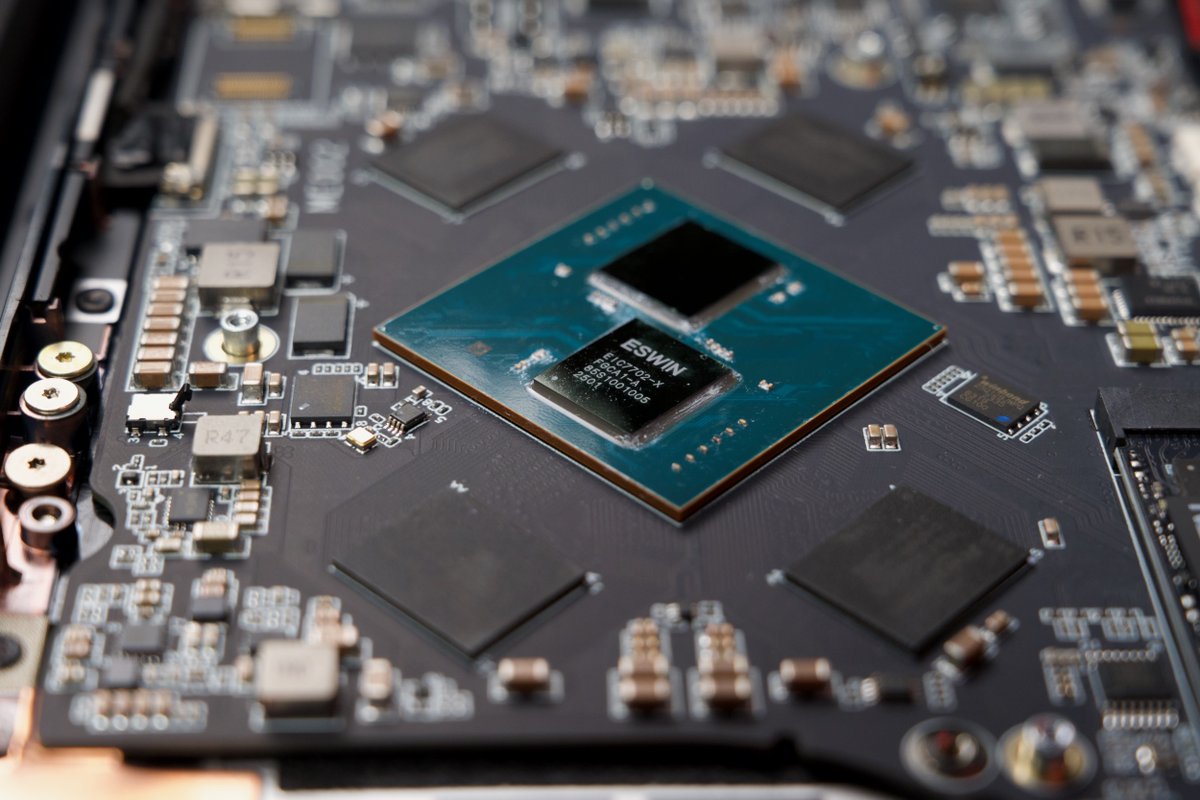 geerlingguy's tweet image. We are in the age of RISC-V chiplets, apparently.
Still testing the new DeepComputing DC-ROMA Mainboard II, with 8 SiFive P550 cores, Imagination GPU, and separate NPU chip, with 32 GB of shared RAM. The way it works is... interesting.
Stay tuned for a video.
